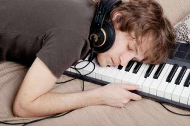 musician_sleeping_on_keyboard_more_than_one_band_time_management
