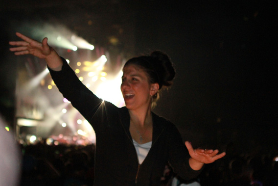 Holly Maniatty signs for music shows