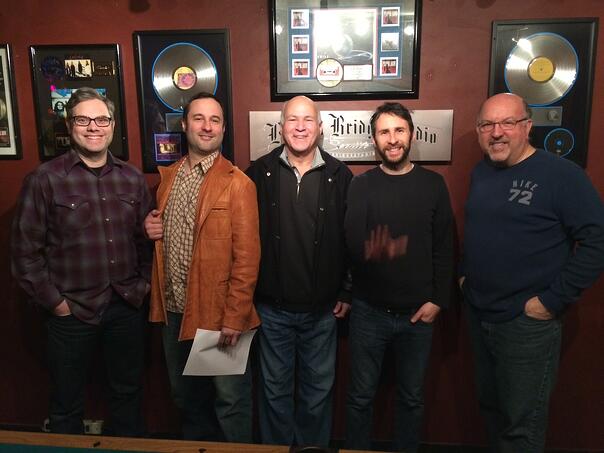 Old_Bottle_Black_52x52_Signee