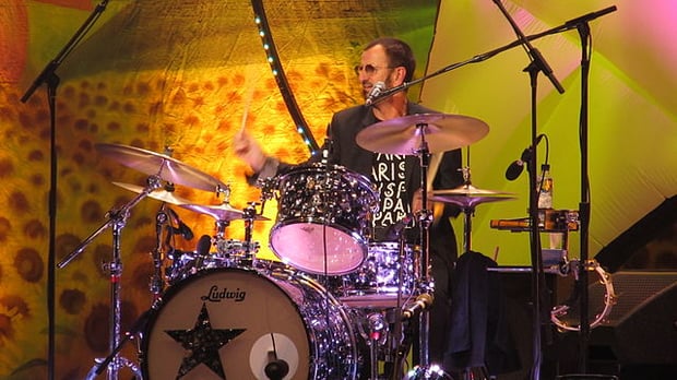 640px-20110626_043_All-Starr-Band-in-Paris_Ringo-Starr_drums_WP