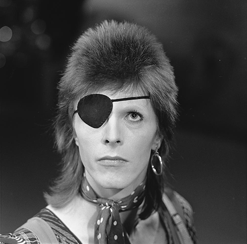 David_Bowie_-_TopPop_1974_03.png