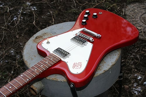 Gibson_Firebird_non-reverse_red.jpg