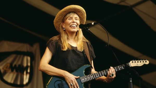 joni_mitchell_famous_musicians_learned_to_play_diy_underground_independent_guitarists_drummers