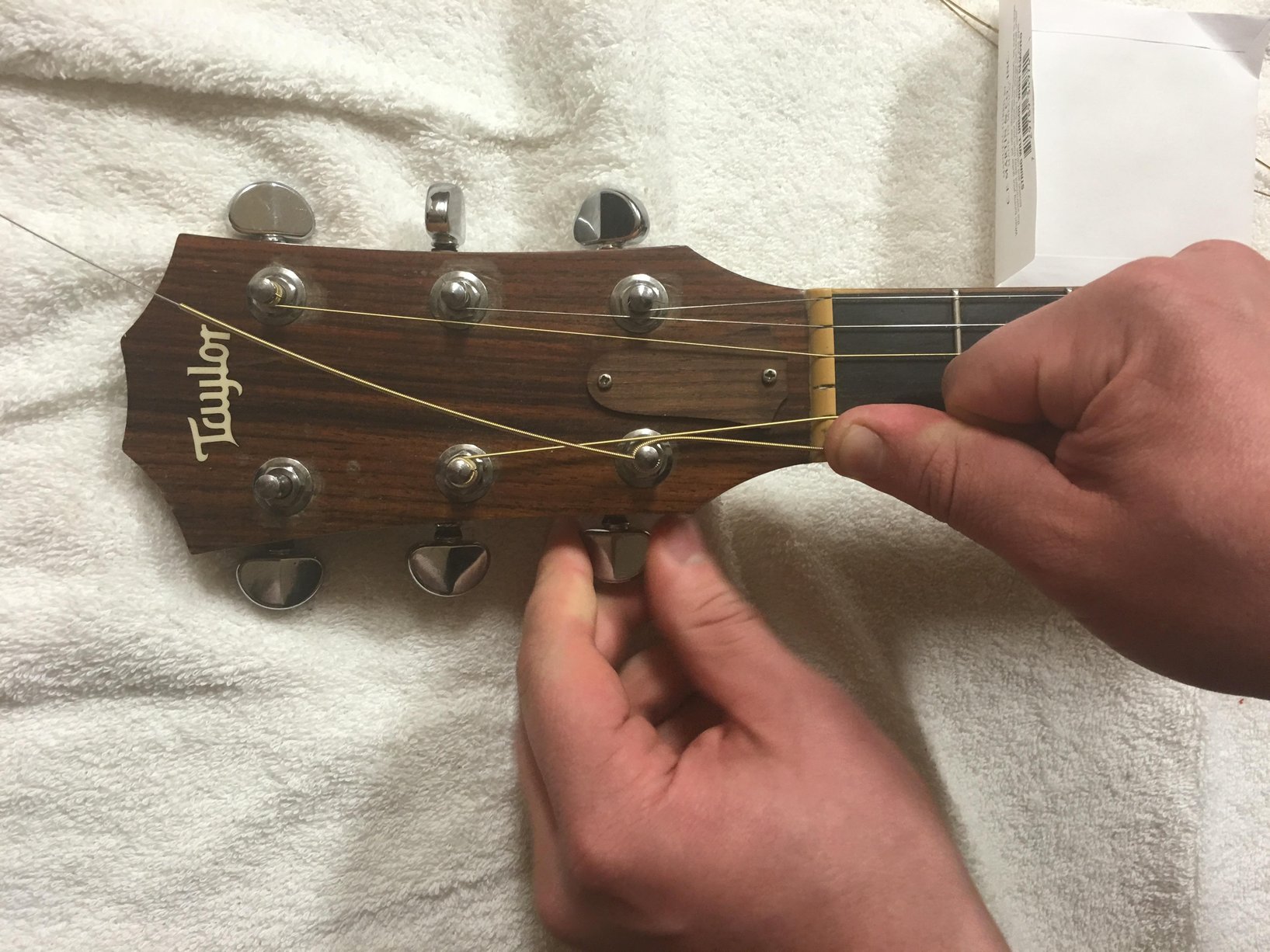 how-to-put-string-in-guitar-properly